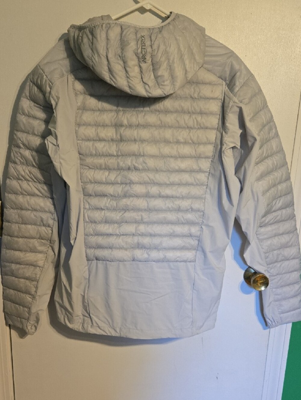 Arc'teryx Light Gray Hooded Puffer Jacket - Picture 8 of 10